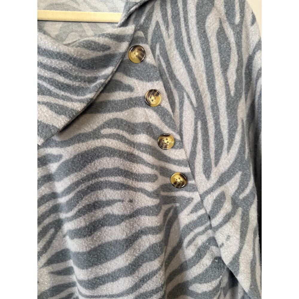 Zebra Long Sleeve Top Tag has been removed - Picture 2 of 8